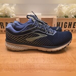 Brooks Ghost 12 Womens Running Sneakers Blue Size 9.5